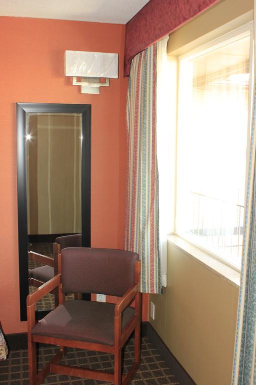 Days Inn By Wyndham אלקו מראה חיצוני תמונה